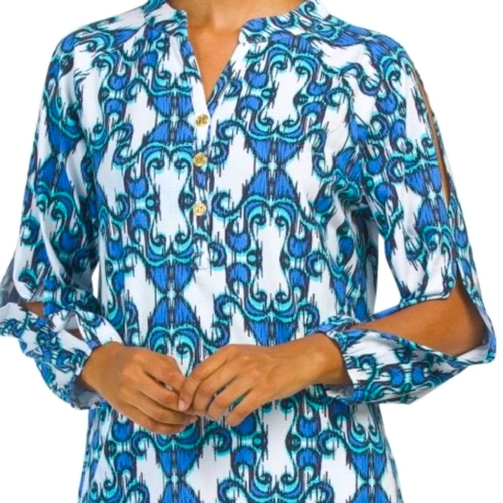 Tracy Negoshian Aniston top NWT blue pattern